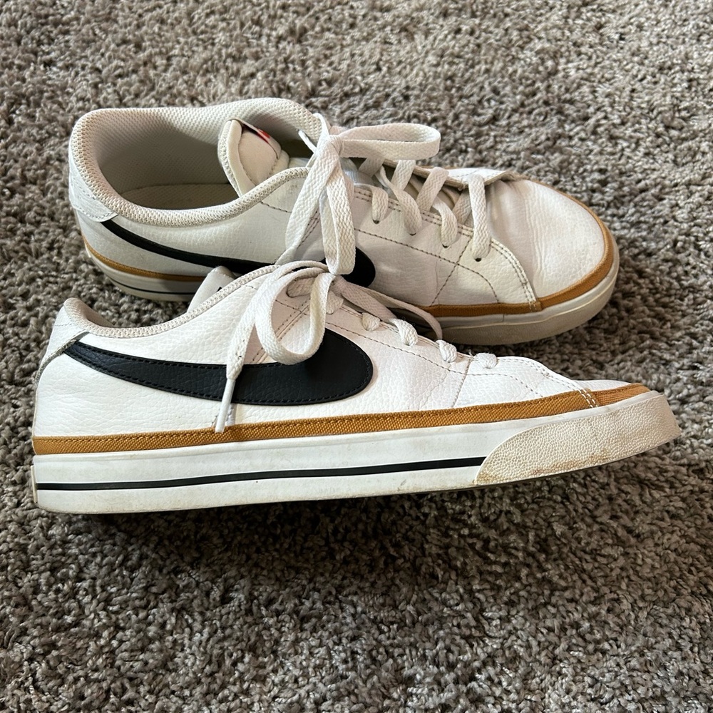 Nike White and Black Sneakers with Tan Accents